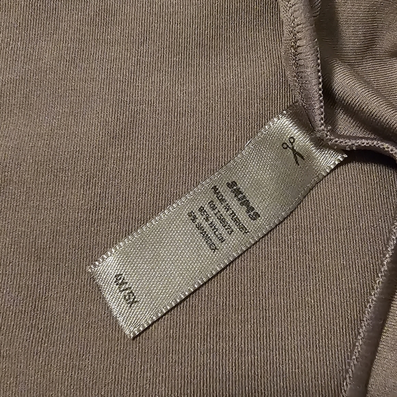 SKIMS Essential Long-Sleeve Scoop Neck Bodysuit 4X- 5XL - Picture 2 of 4